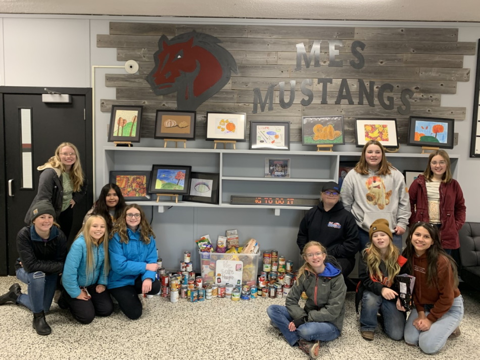 MacGregor Elementary School Peer Leaders helping their community in any